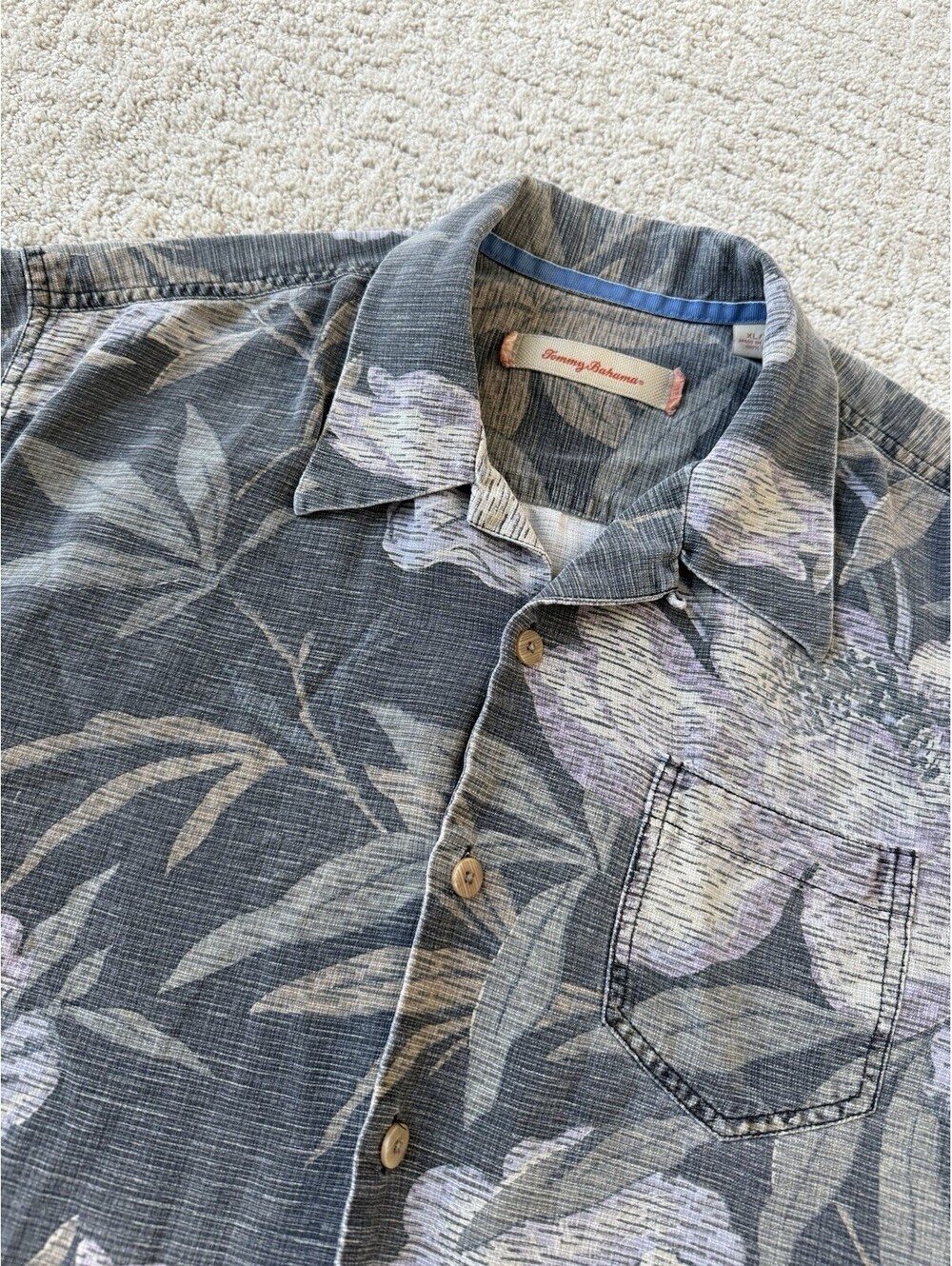 Tommy Bahama Men’s XLT 100% Silk Hawaiian Shirt Gray Floral Short Sleeve